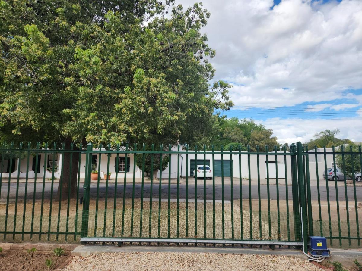 Die Dorpshuis Graaff Reinet Bagian luar foto